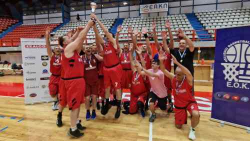 &Omicron;&iota; "&pi;&epsilon;&nu;&eta;&nu;&tau;ά&rho;&eta;&delta;&epsilon;&sigmaf;" &beta;&epsilon;&tau;&epsilon;&rho;ά&nu;&omicron;&iota; &alpha;&pi;&omicron; &tau;&omicron; &Eta;&rho;ά&kappa;&lambda;&epsilon;&iota;&omicron; &sigma;ή&kappa;&omega;&sigma;&alpha;&nu; &tau;&eta;&nu; &kappa;&omicron;ύ&pi;&alpha; &sigma;&tau;&eta; &Lambda;ά&rho;&iota;&sigma;&alpha;