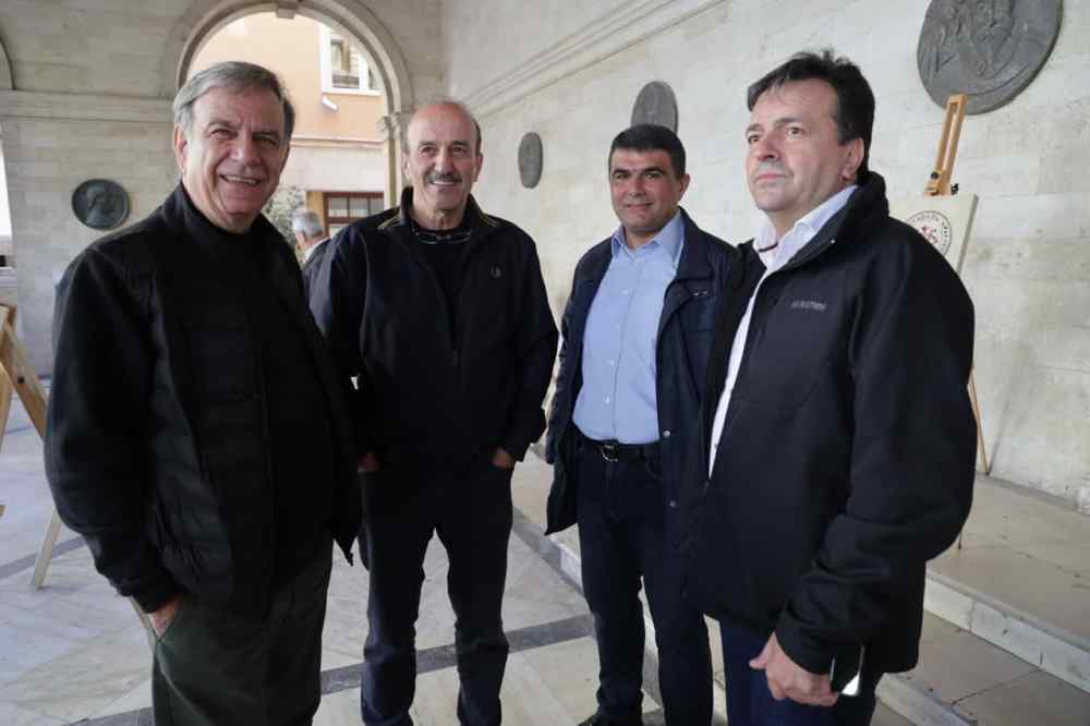 &Nu;ί&kappa;&omicron;&sigmaf; &Sigma;&upsilon;&rho;&iota;&gamma;&omega;&nu;ά&kappa;&eta;&sigmaf;: "&Chi;&rho;ό&nu;&iota;&alpha; &pi;&omicron;&lambda;&lambda;ά &sigma;&tau;&omicron;&nu; &Omicron;&Phi;&Eta;, &chi;&rho;ό&nu;&iota;&alpha; &pi;&omicron;&lambda;&lambda;ά &sigma;&tau;&eta;&nu; &omicron;&mu;ά&delta;&alpha; &pi;&omicron;&upsilon; &mu;&alpha;&sigmaf; &epsilon;&nu;ώ&nu;&epsilon;&iota;"