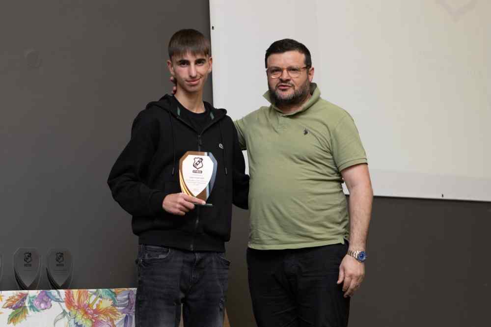 Nί&kappa;&omicron;&sigmaf; &Tau;&sigma;&alpha;&mu;&pi;&omicron;&upsilon;&rho;ά&kappa;&eta;&sigmaf;: "&Omicron; &Omicron;&Phi;&Eta; &beta;&gamma;ά&zeta;&epsilon;&iota; &pi;&rho;&omega;&tau;&alpha;&theta;&lambda;&eta;&tau;έ&sigmaf; &mu;&epsilon; ή&theta;&omicron;&sigmaf;"