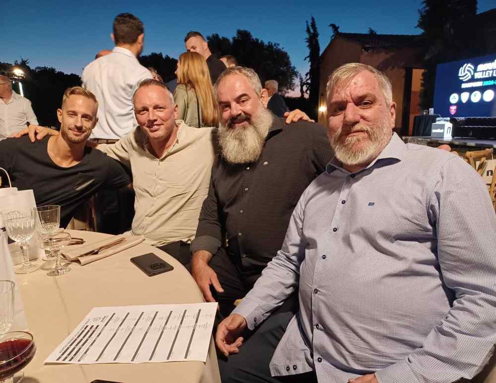 &Omicron; &Omicron;&Phi;&Eta; &sigma;&tau;&eta;&nu; &kappa;&lambda;ή&rho;&omega;&sigma;&eta;